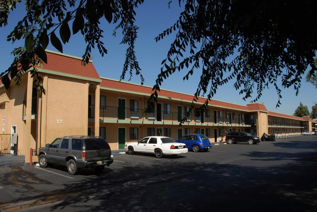 Ambassador Inn Фресно Экстерьер фото