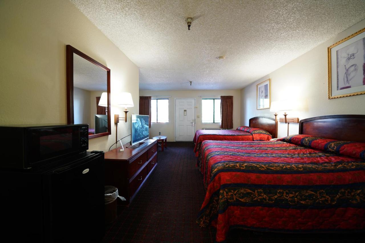 Ambassador Inn Фресно Экстерьер фото