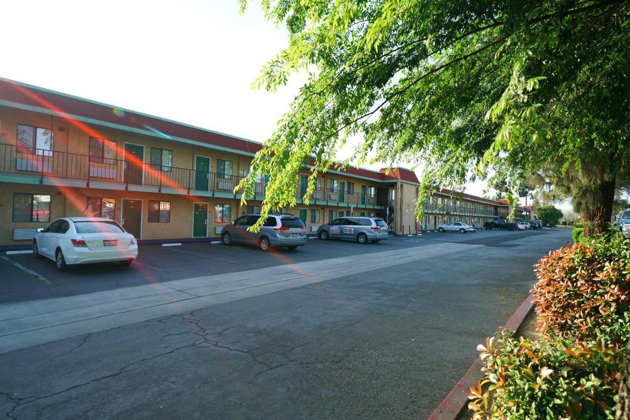 Ambassador Inn Фресно Экстерьер фото